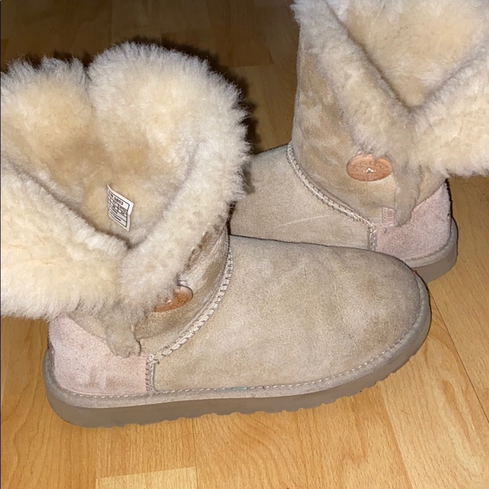 Bailey Button Uggs